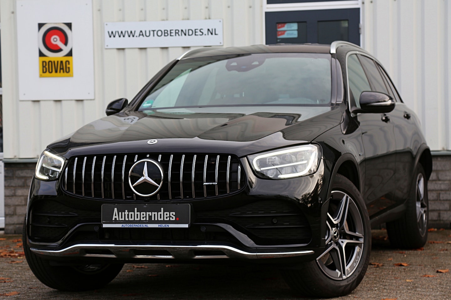 Mercedes-Benz GLC-klasse - 300e 4MATIC AMG Plug in hybride*Perfect MB Onderh.*BTW*ACC/Sfeerverl./Digi. Klokken/AMG Gr - AutoWereld.nl