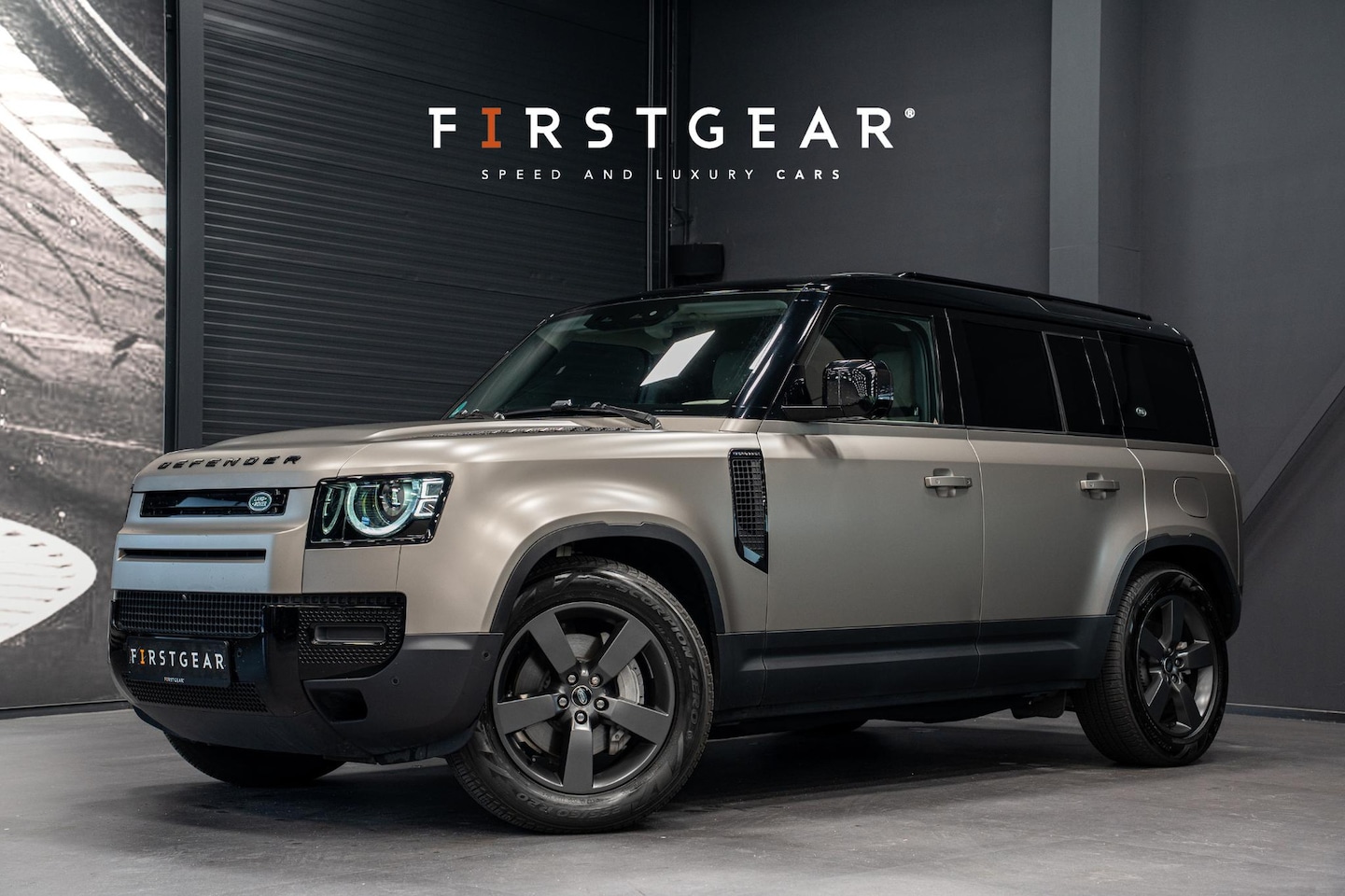 Land Rover Defender 110 - 2.0 P400e 110 SE *Meridian / Luchtvering / Panorama / Surround-view / Memory * - AutoWereld.nl