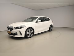 BMW 1-serie - 5-deurs 118i | M-Sportpakket | LED | Leder | Navigatie | Sportstoelen | Stoelverwarming |