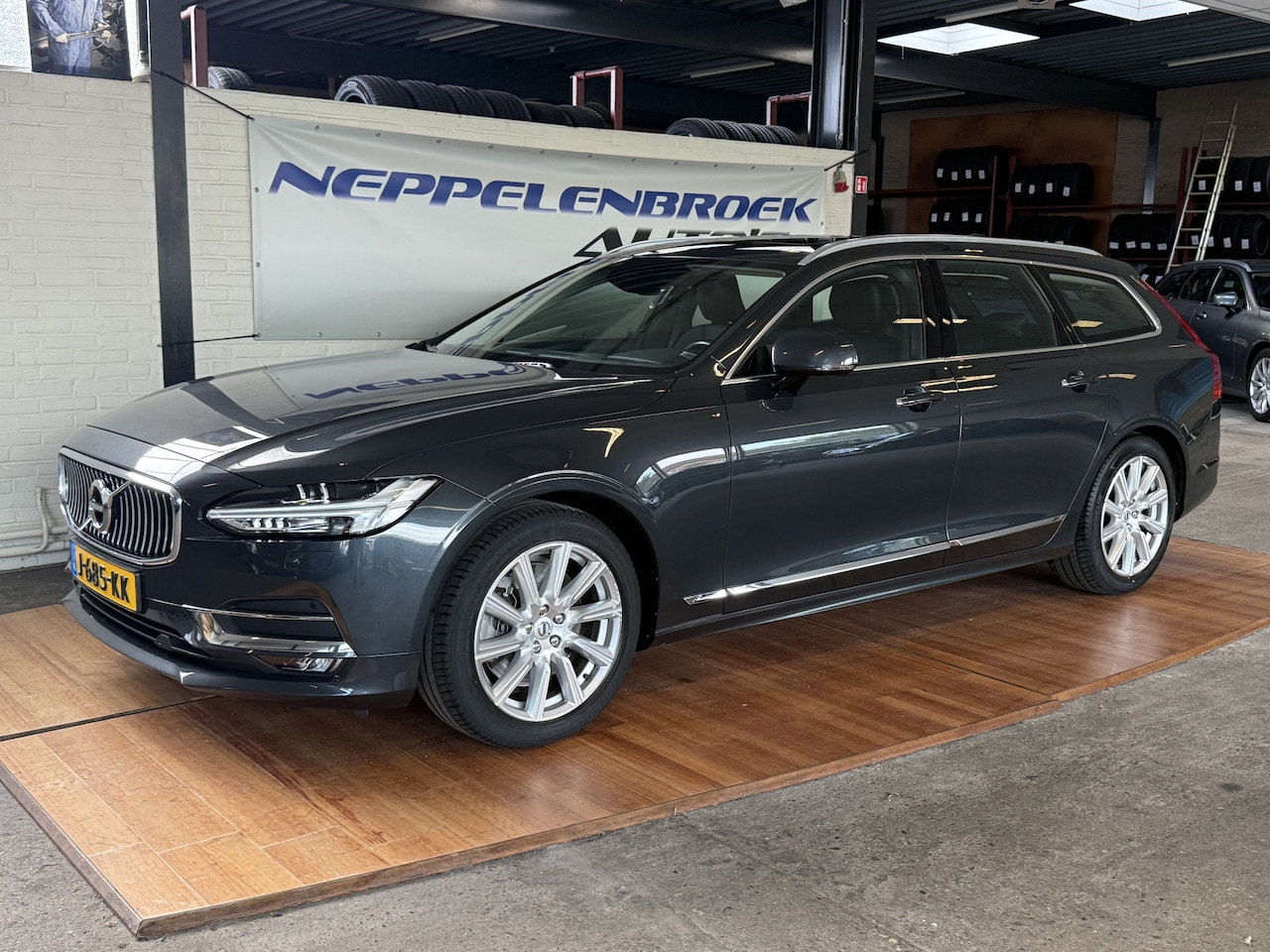 Volvo V90 - 2.0 T4 Business Luxury+ 2.0 T4 Business Luxury+ - AutoWereld.nl
