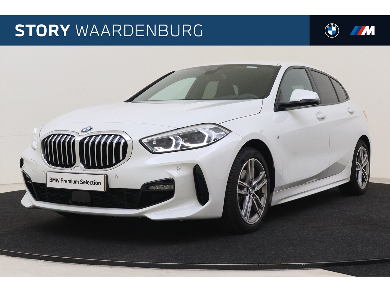 BMW 1-serie - 118i High Executive M Sport Automaat / M Sportstoelen / Adaptieve LED / M Sportonderstel / - AutoWereld.nl