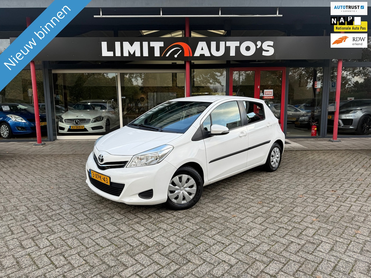 Toyota Yaris - 1.0 VVT-i Now Airco/Carplay/El.ramen/5drs/Dealer.ond/Nap/Apk - AutoWereld.nl