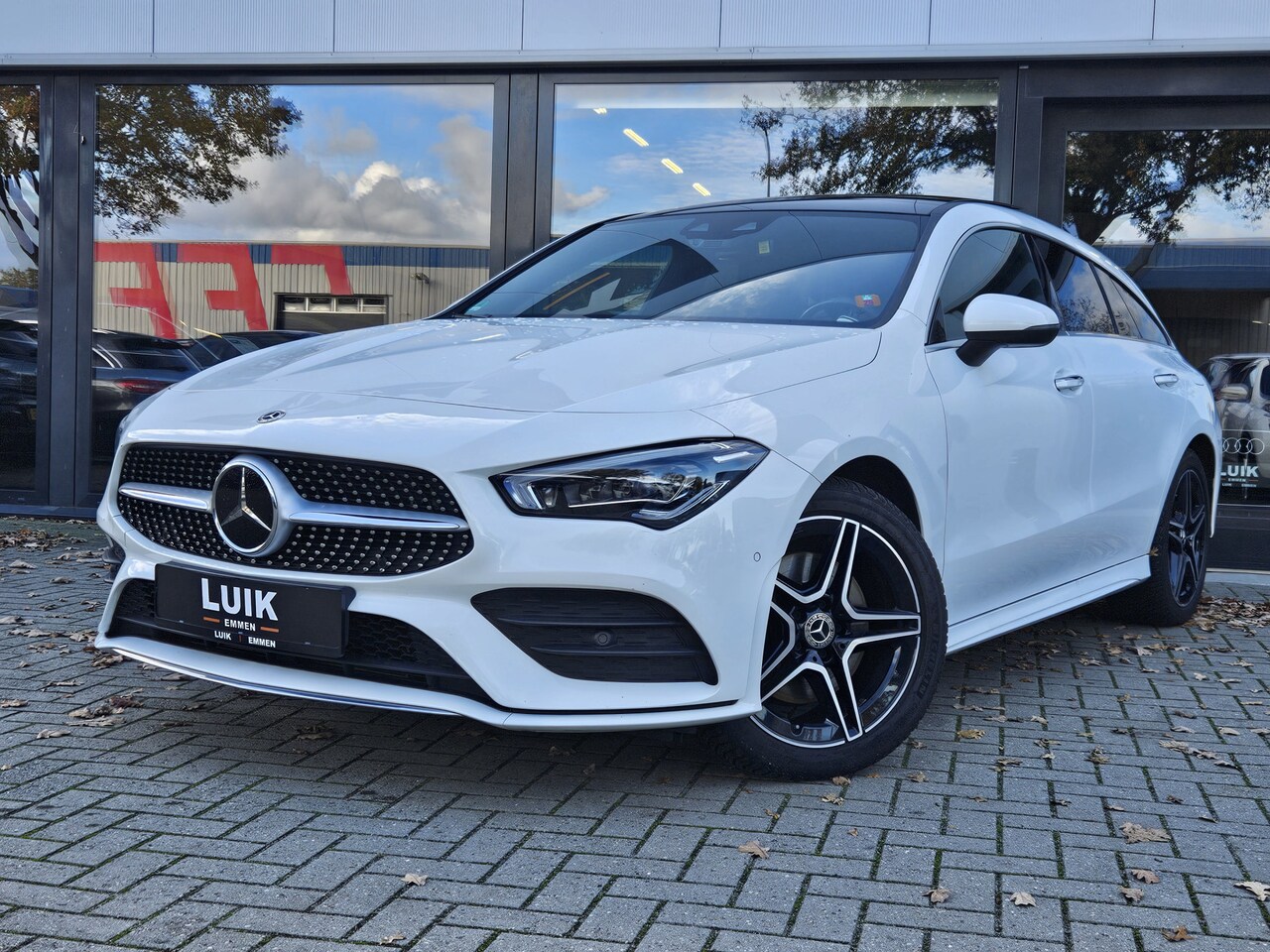 Mercedes-Benz CLA-klasse Shooting Brake - 250 e AMG Line + DISTRONIC + PANO DAK + LED PLUS + CAMERA + MEMORY - AutoWereld.nl