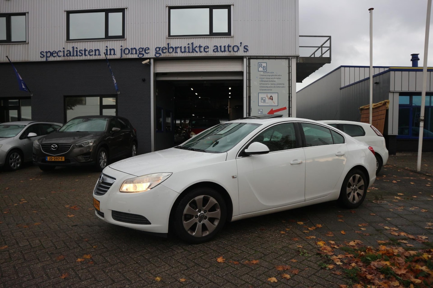 Opel Insignia - 1.8 Edition / LEER + SCHUIFDAK / STOELVERWARMING ! - AutoWereld.nl