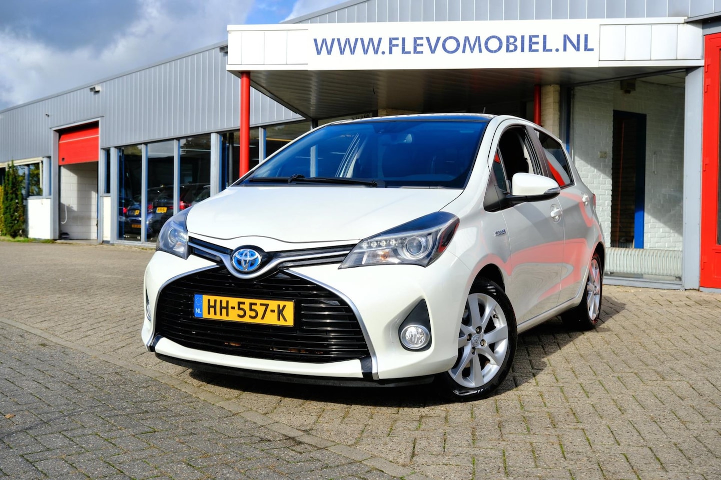 Toyota Yaris - 1.5 Hybrid Dynamic Aut. Pano|Navi|Cam|Clima - AutoWereld.nl