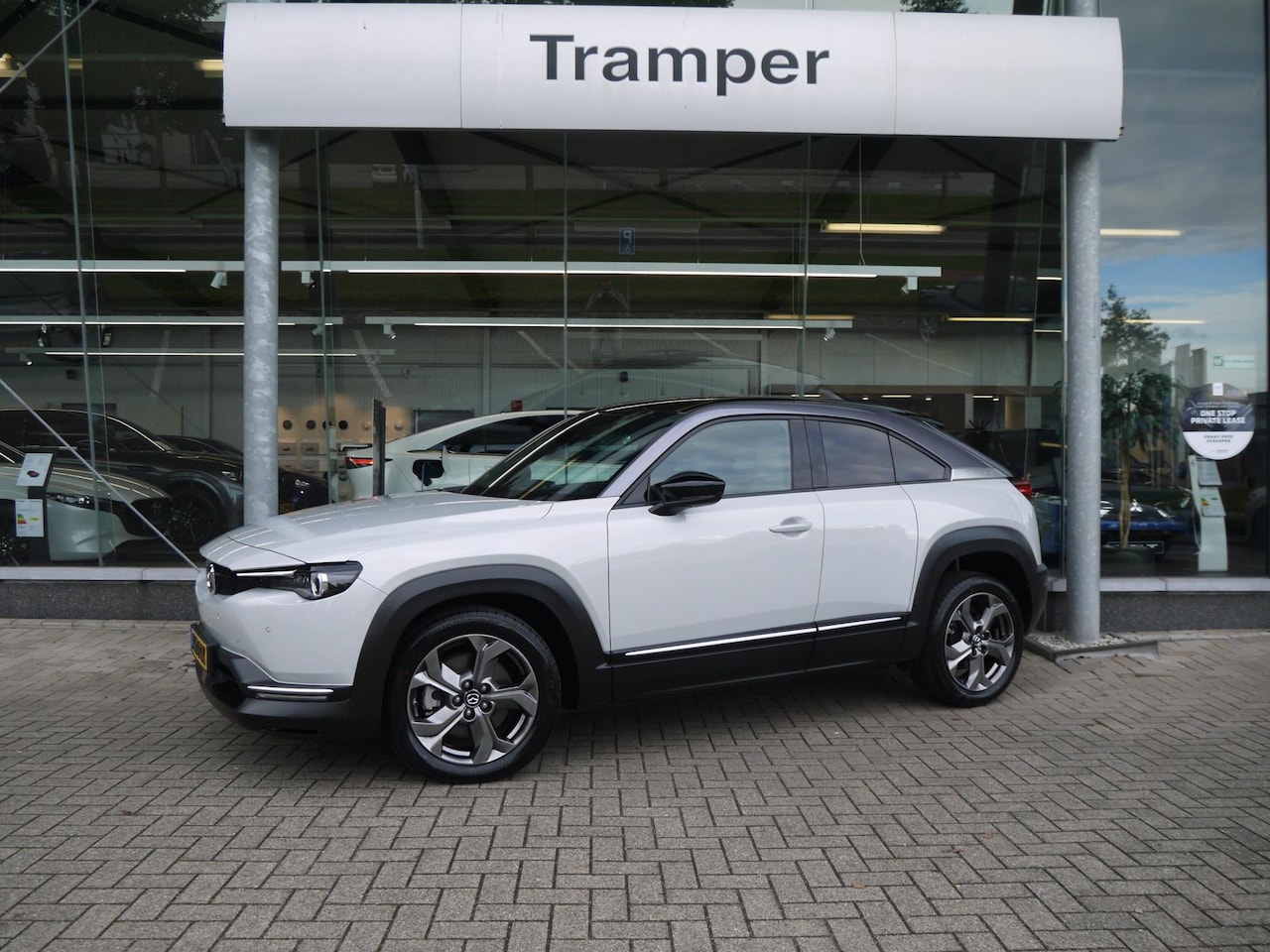 Mazda MX-30 - E-SkyActiv 145 PK First Edition|Rijklaar - AutoWereld.nl