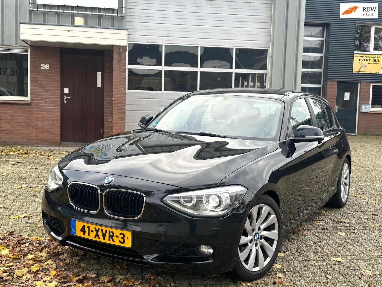 BMW 1-serie - 116i Upgrade Edition Leer/Xenon/Navi - AutoWereld.nl