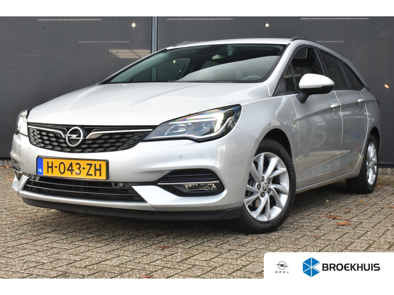 Opel Astra Sports Tourer - 1.2 Edition 110pk | Trekhaak | AGR-Comfortstoelen | Navigatie | Achteruitrijcamera | Parke - AutoWereld.nl