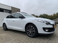 Renault Mégane Estate - 1.5 dCi Bose Panodak Trekhaak Airco Elektrisch pakket