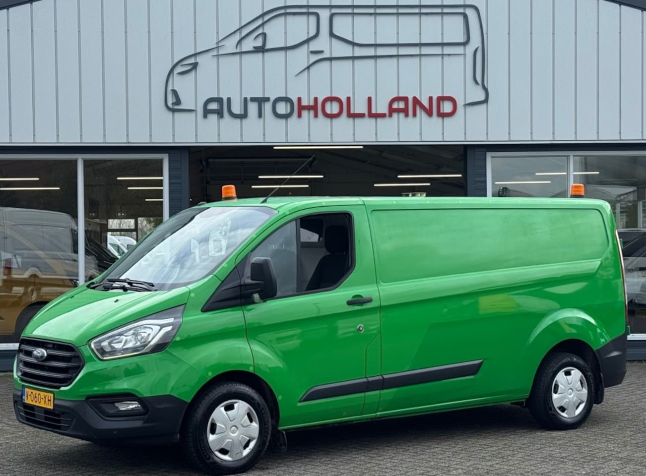 Ford Transit Custom - 2.0 TDCI 77KW 105PK L2H1 EURO 6 AIRCO/ NAVIGATIE/ CRUISE CONTROL/ TREKHAAK/ 100% DEALEROND - AutoWereld.nl