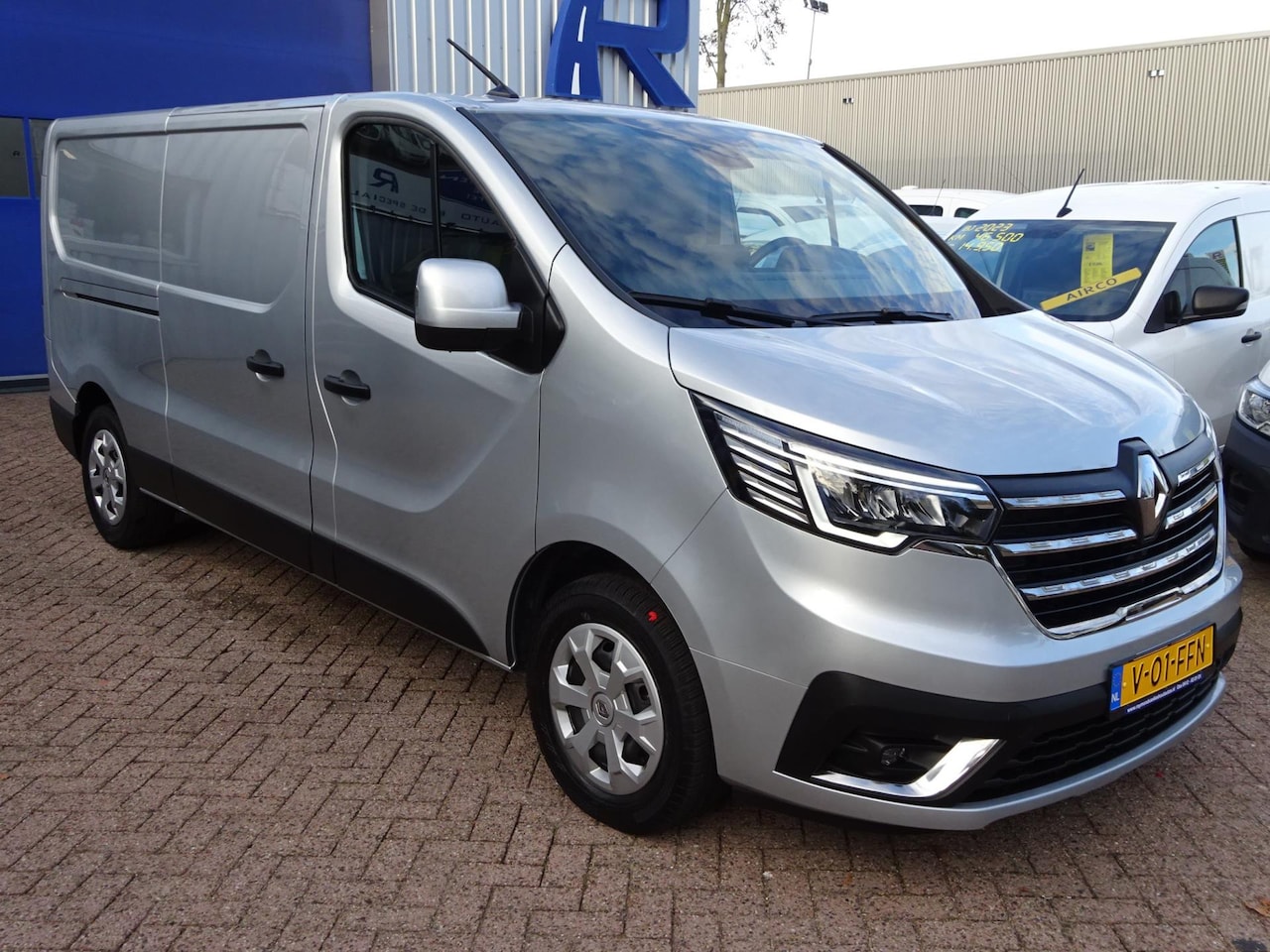 Renault Trafic - 2.0 dCi 110 T30 L2H1 Work Edition NWST 3 Zits AC APPLE CARPLAY CRUISE PDC - AutoWereld.nl