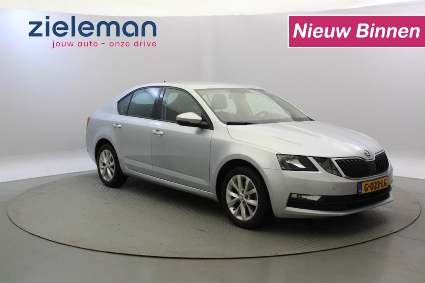 Skoda Octavia - Sedan 1.0 TSI Greentech Business Edition - Carplay, Cruise, Trekhaak - AutoWereld.nl