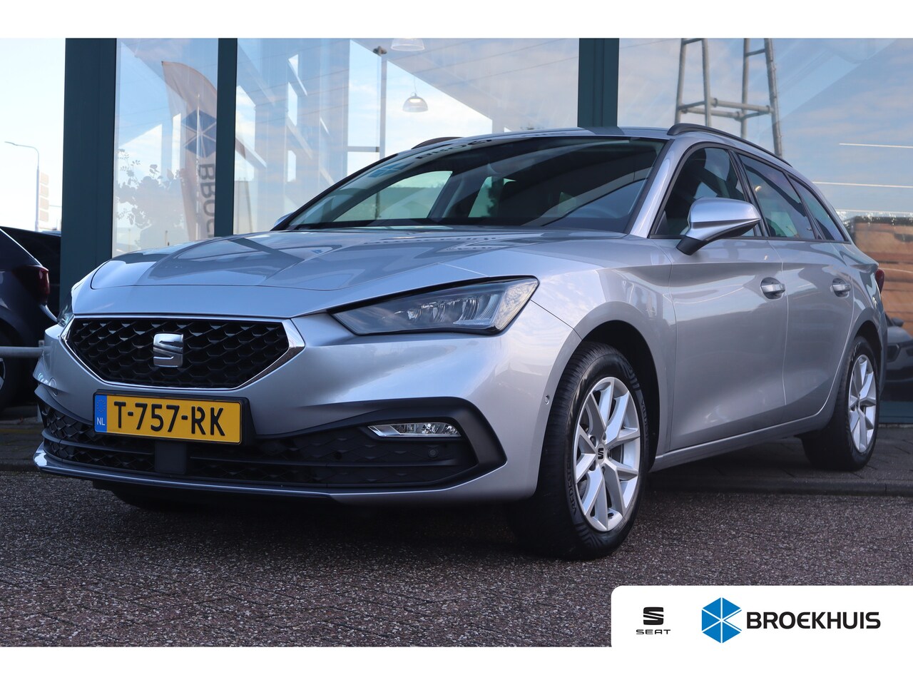 SEAT Leon Sportstourer - 1.0 eTSI Style Business Intense 110PK | Achteruitrijcamera | Cruise control adaptief | Key - AutoWereld.nl