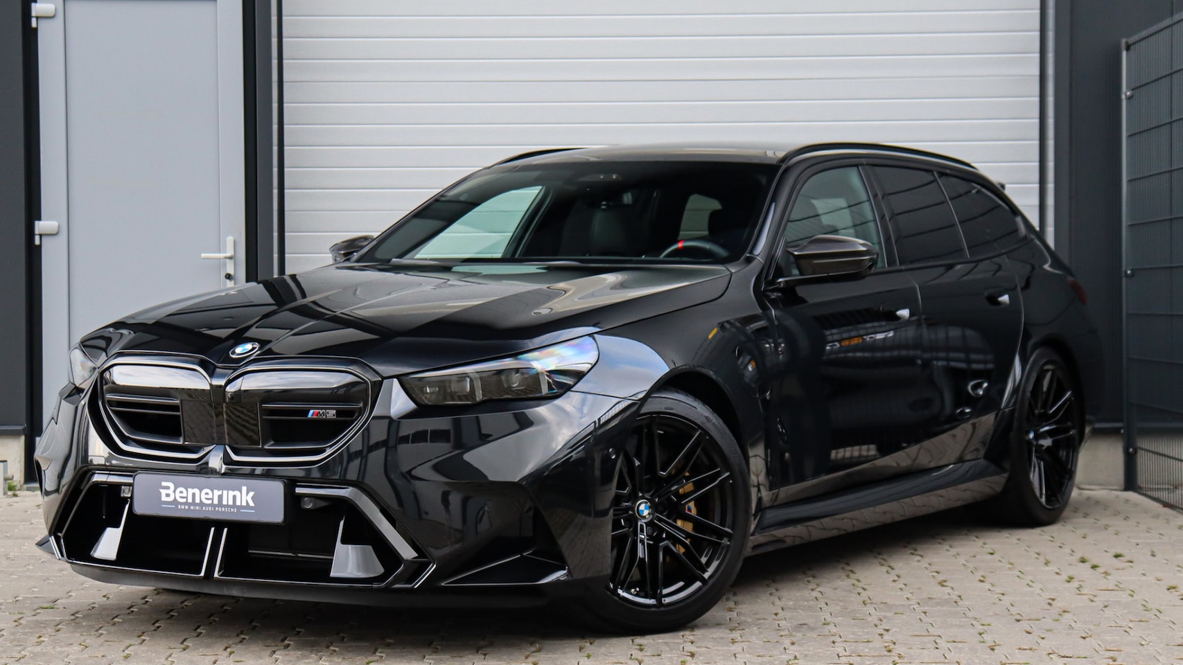 BMW M5 - Touring | M Drivers Pack | Keramisch | Comfort Pack | Trekhaak | Carbon | Panoramadak | He - AutoWereld.nl