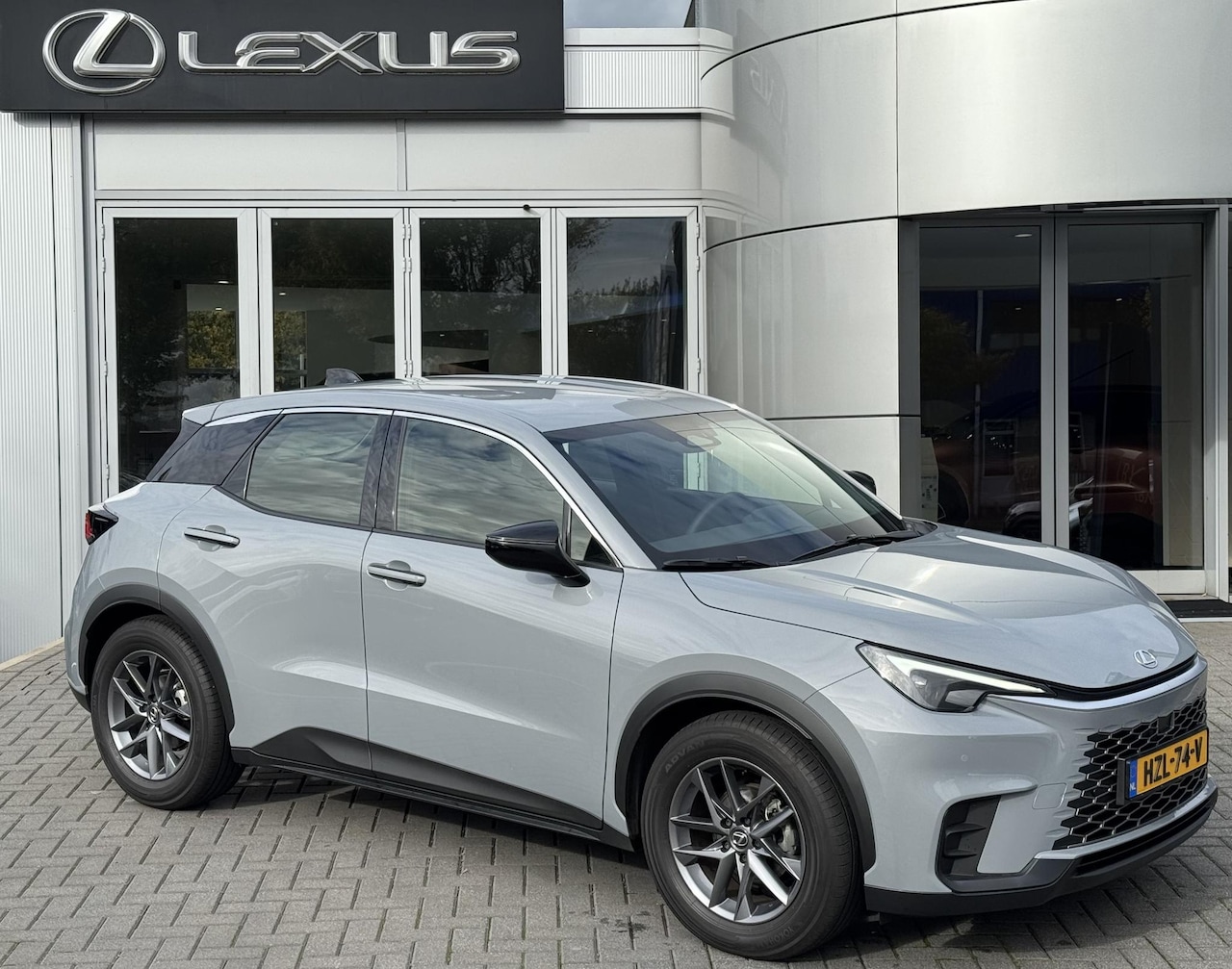 Lexus LBX - 2WD STOELVERW STUURVERW PARK-SENSOR BLIND-SPOT CARPLAY LENDESTEUN - AutoWereld.nl