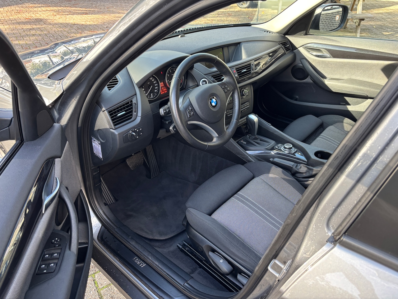 BMW X1 - 1.8i sDrive Executive | Org-NL auto. Xenon. Sportstoelen. Navi.