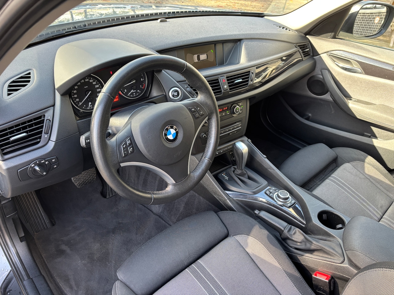 BMW X1 - 1.8i sDrive Executive | Org-NL auto. Xenon. Sportstoelen. Navi.