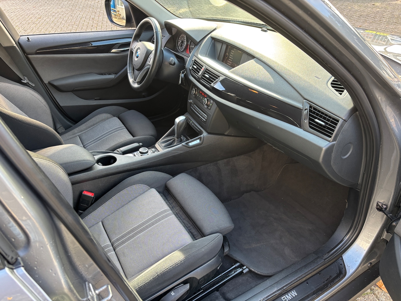 BMW X1 - 1.8i sDrive Executive | Org-NL auto. Xenon. Sportstoelen. Navi.