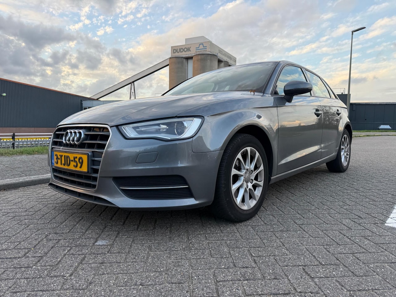 Audi A3 Sportback - 1.6 TDI Attraction Pro Line plus 1.6 TDI Attraction Pro Line plus - AutoWereld.nl