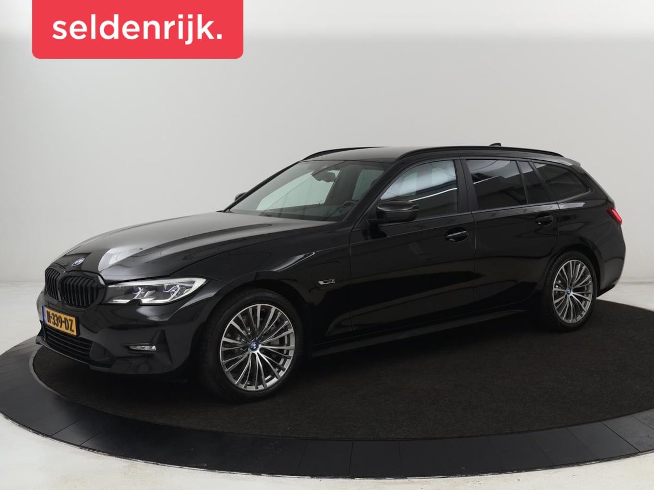 BMW 3-serie Touring - 330e Business Edition Plus | Leder Bekleding | Carplay | Cruise Control | Navigatie | Lase - AutoWereld.nl