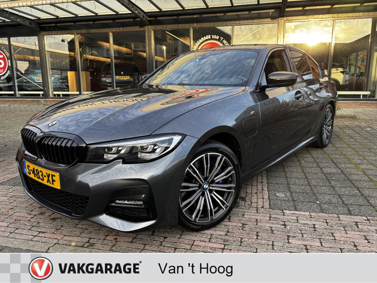 BMW 3-serie - 330e High Executive M-Sport Leder Apple carplay Sfeerverlichting - AutoWereld.nl