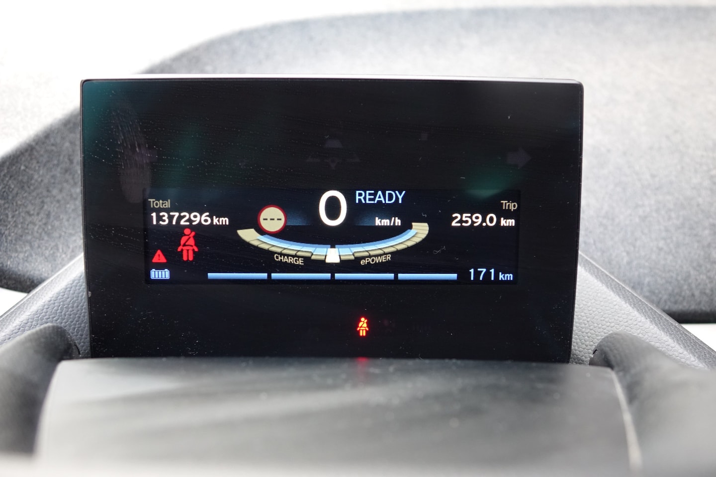 BMW i3 - High Voltage Edition 94Ah 33 kWh, long range, trekhaak, prachtige auto! Navigatie, zwart m - AutoWereld.nl