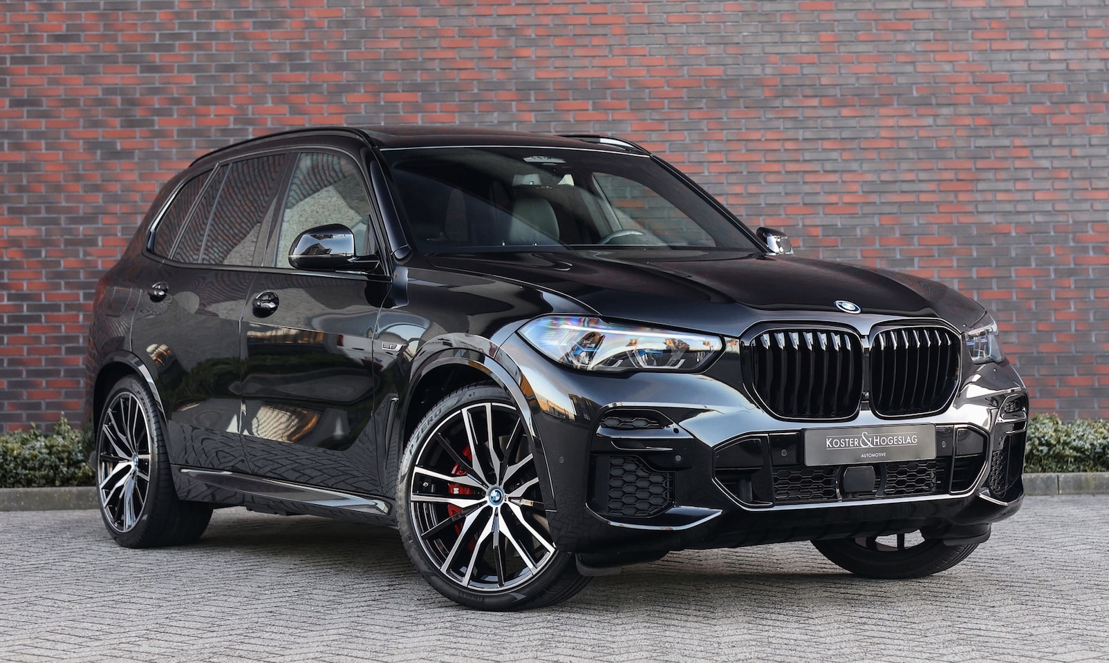 BMW X5 - 45e xDrive High Executive M Sportpakket, Panoramadak, Luchtvering, Individual, 4-wiel besturing, HUD, Laser licht - AutoWereld.nl