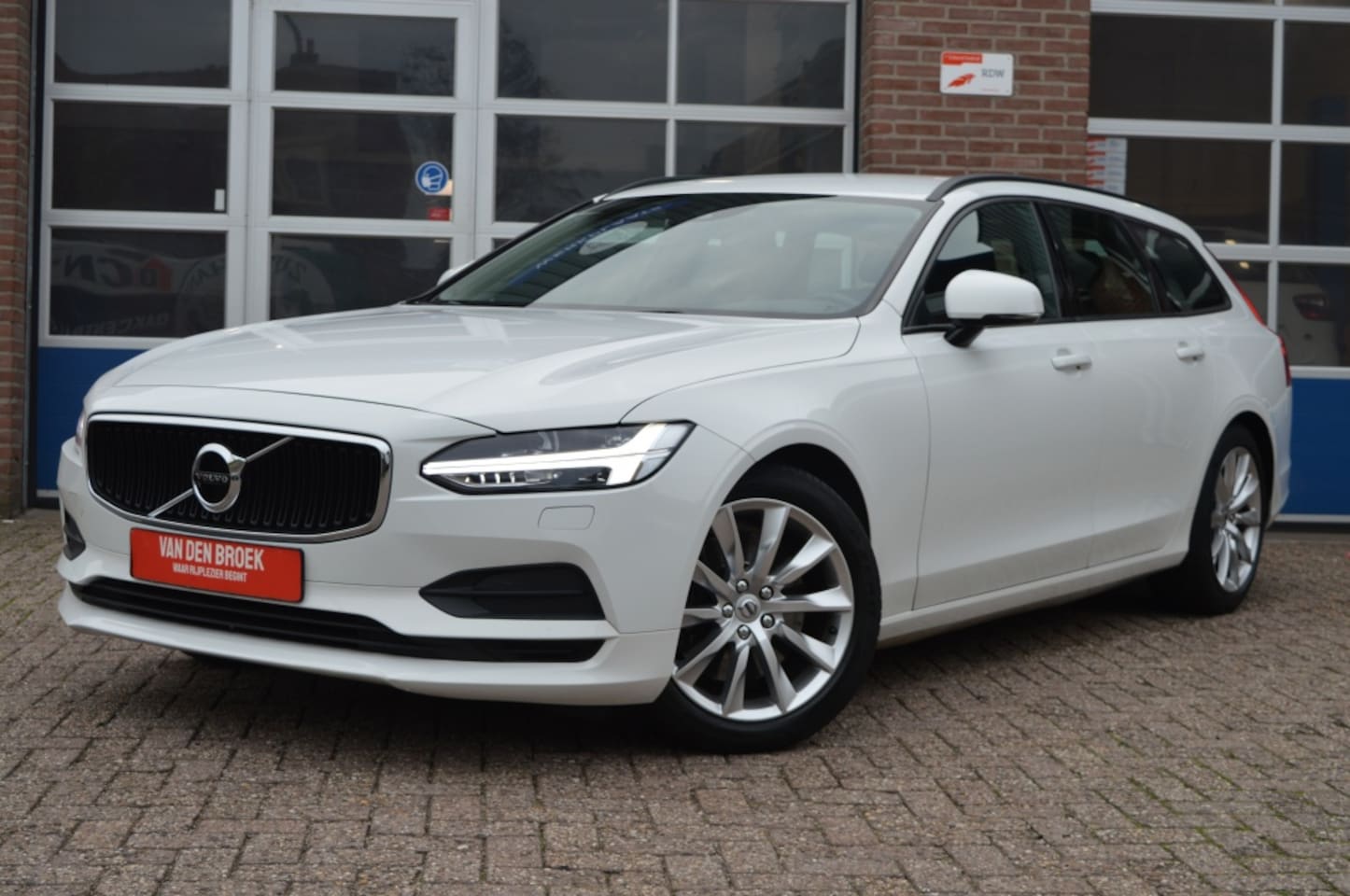 Volvo V90 - 2.0 T5 Momentum | AUT - CNG - NAVI - AutoWereld.nl