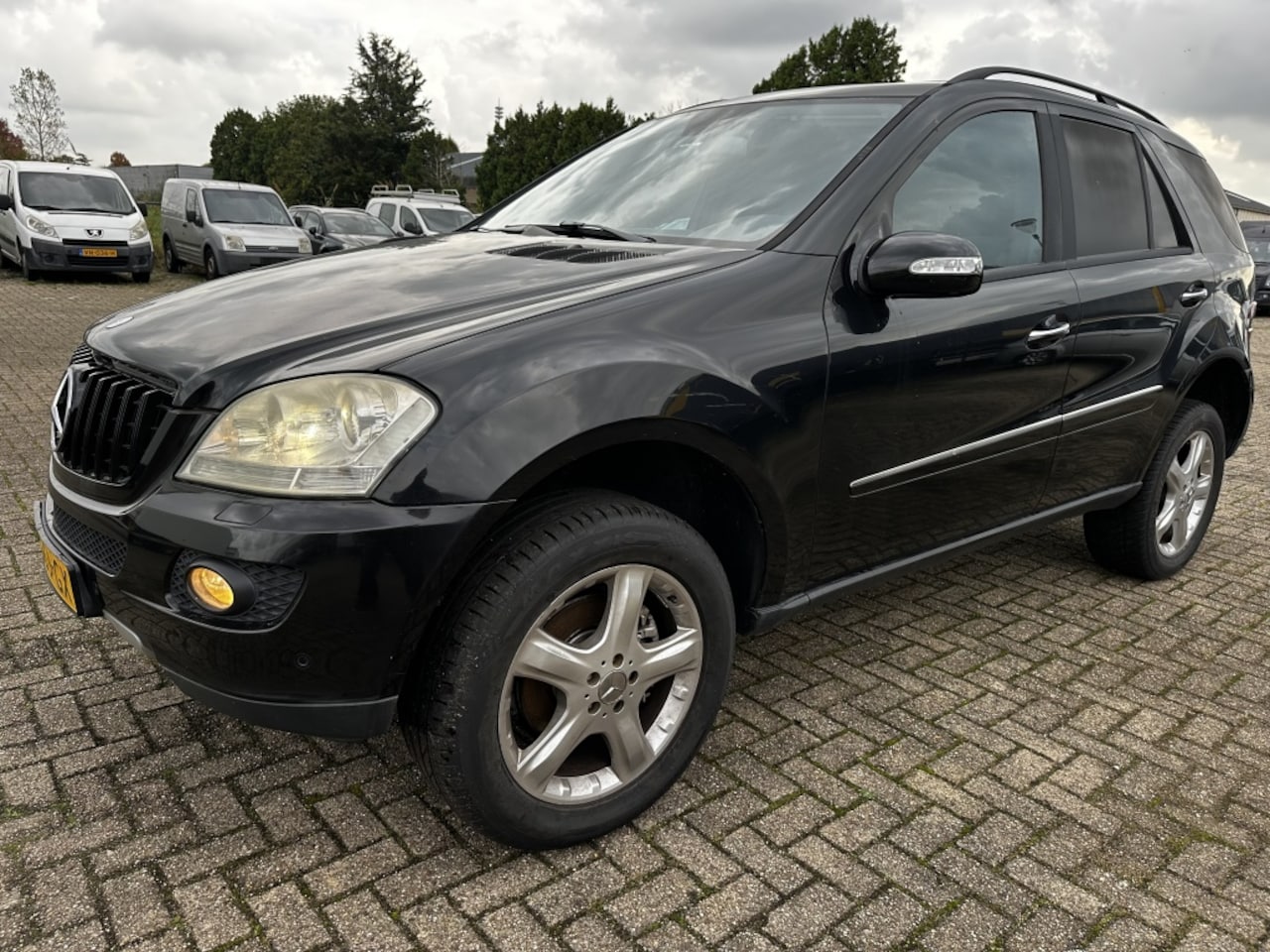 Mercedes-Benz M-klasse - 320 CDI grijs kenteken clima,trekhaak volle auto - AutoWereld.nl