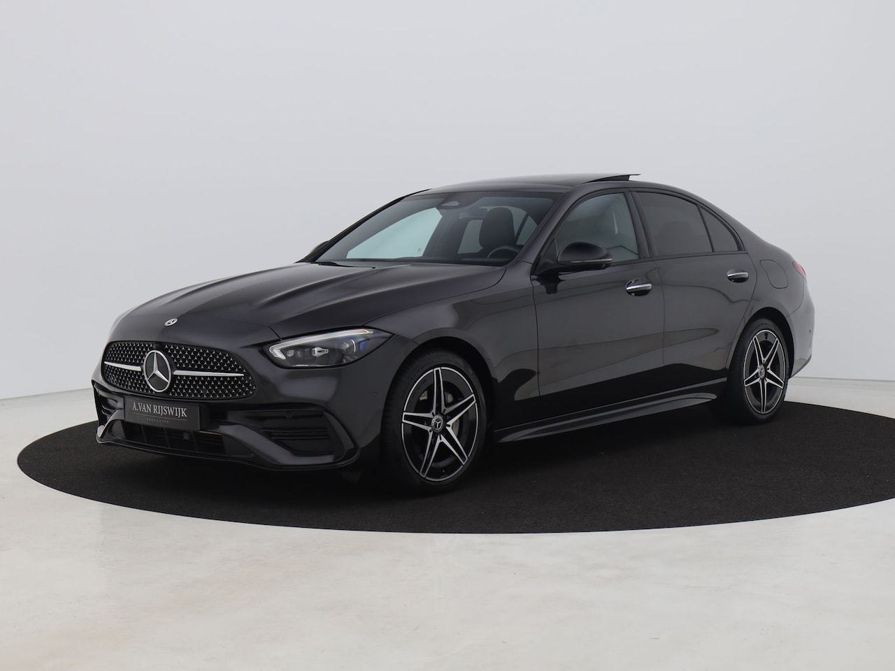 Mercedes-Benz C-klasse - 300 e AMG Line | PANO | 360° | BURMESTER | SFEERVERLICHTING | ADAPTIVE | STOEL- EN STUURVE - AutoWereld.nl