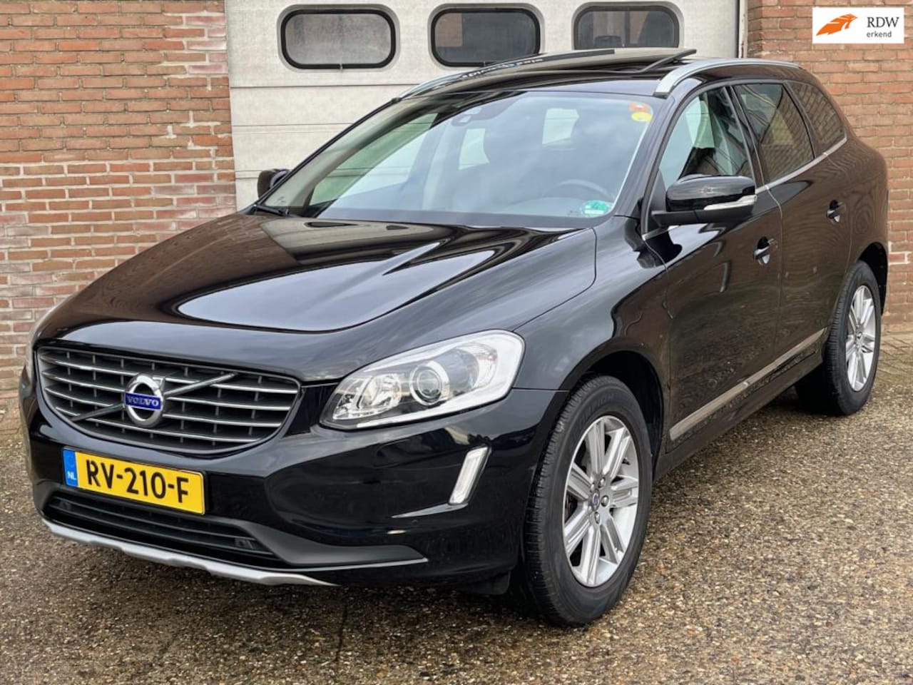 Volvo XC60 - D5 5-cilinder 220 pk Summum AWD Automaat Pano 2017 - AutoWereld.nl