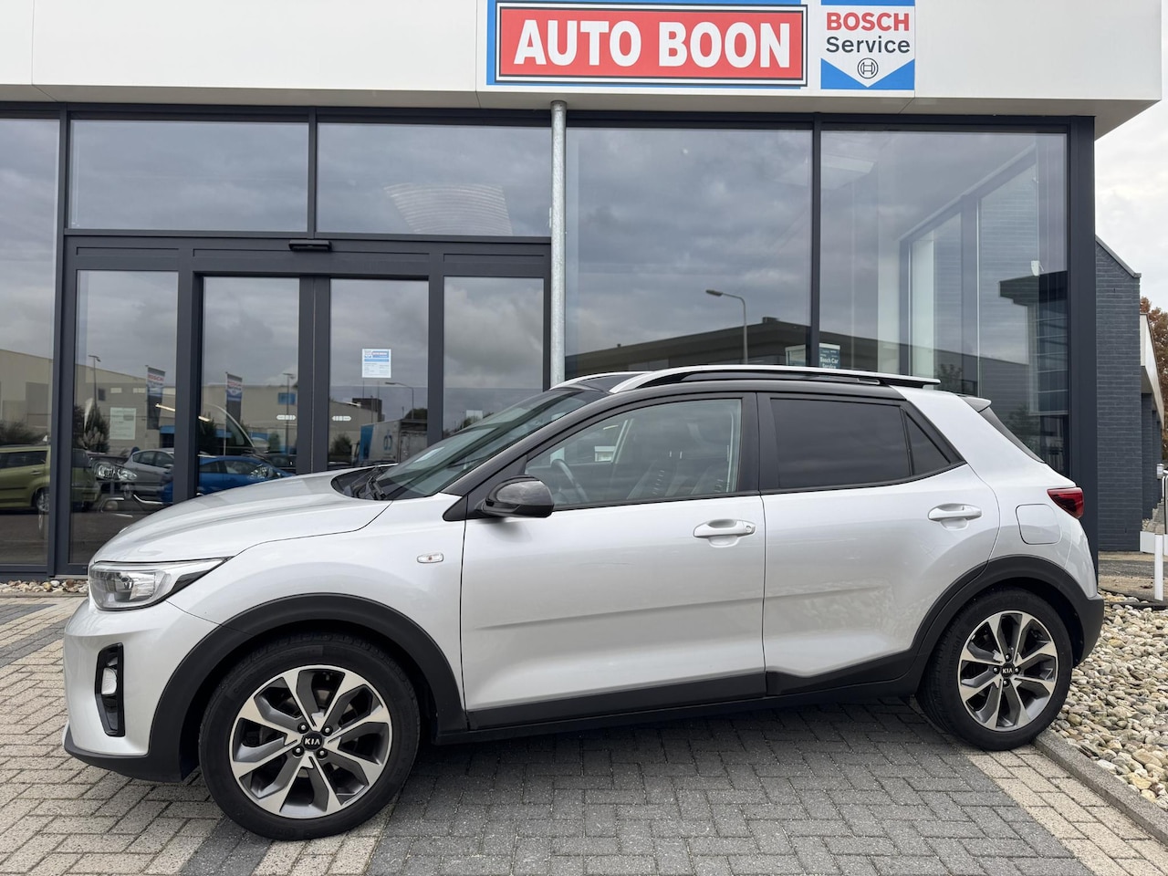 Kia Stonic - 1.0 SPORTS 101PK : APPCARP./P-CAM/PDC/SPORT Int. LED/NAVI/LM/BTA - 1 EIG./NL AUTO/KM=NAP - AutoWereld.nl