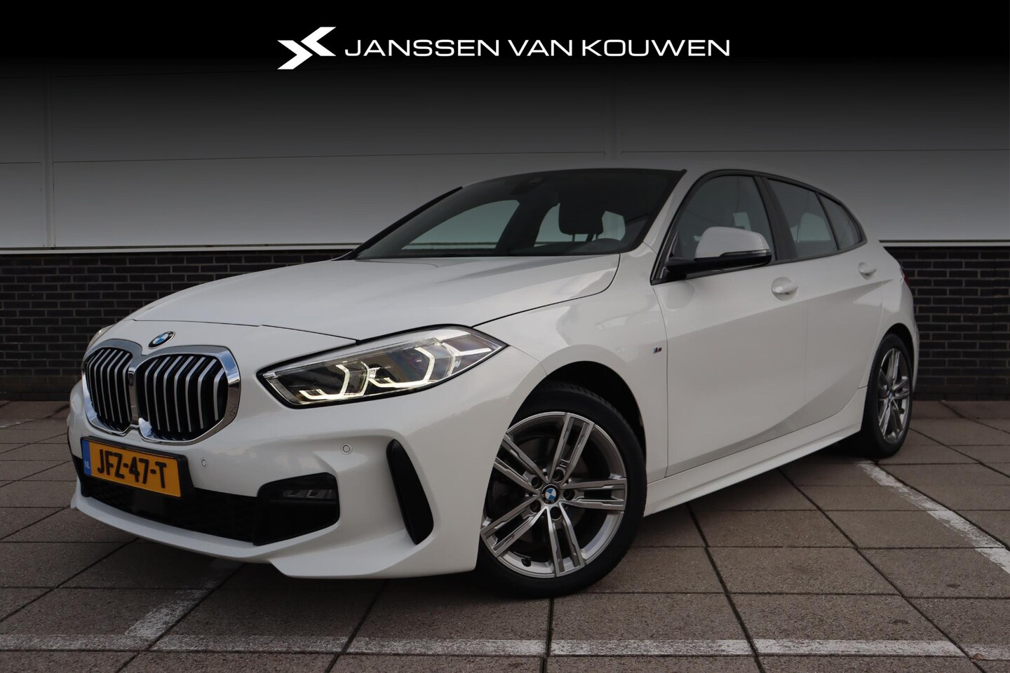 BMW 1-serie - 118i High Executive * M-Sport * Automaat * Sportstoelen * Stoelverwarming * Apple Carplay - AutoWereld.nl