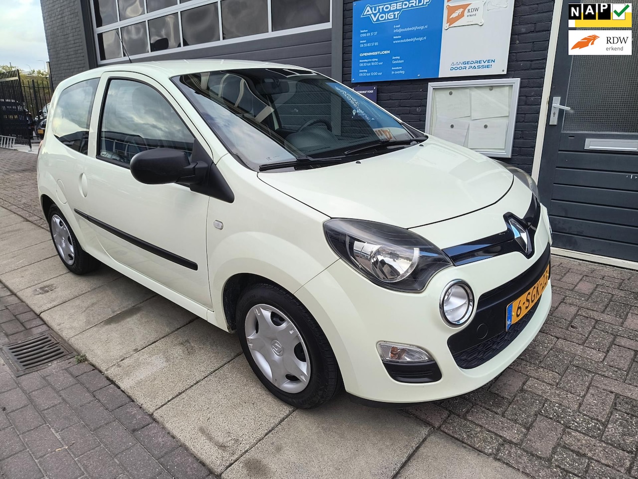 Renault Twingo - 1.2 16V Authentique. Nieuwe distributie, beurt en APK - AutoWereld.nl