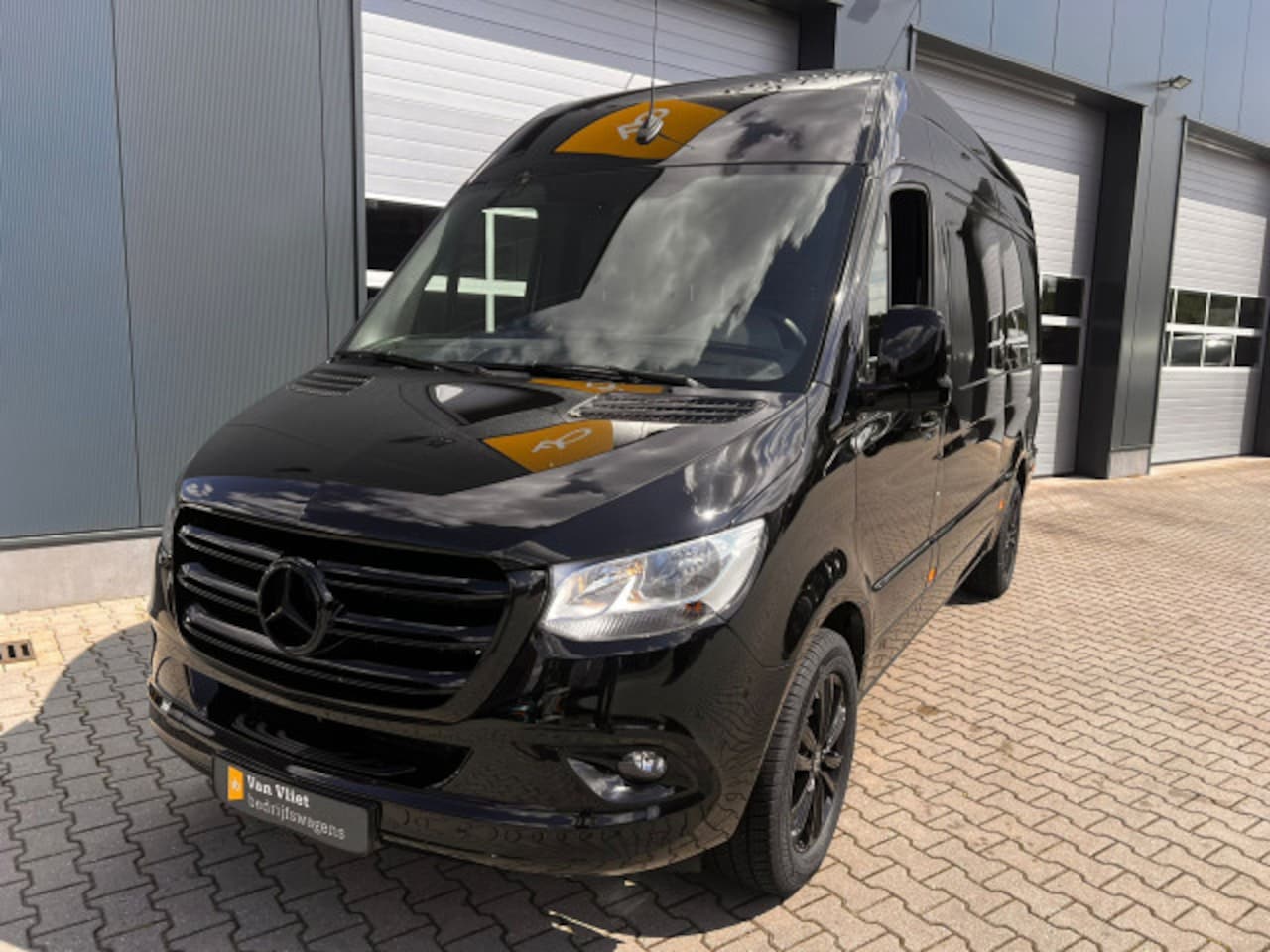 Mercedes-Benz Sprinter - 319 1.9 CDI L2H2 RWD VVB BLACK EDITION LAGE KMSTAND VVB329 BPM vrij! Benut nu nog uw voord - AutoWereld.nl