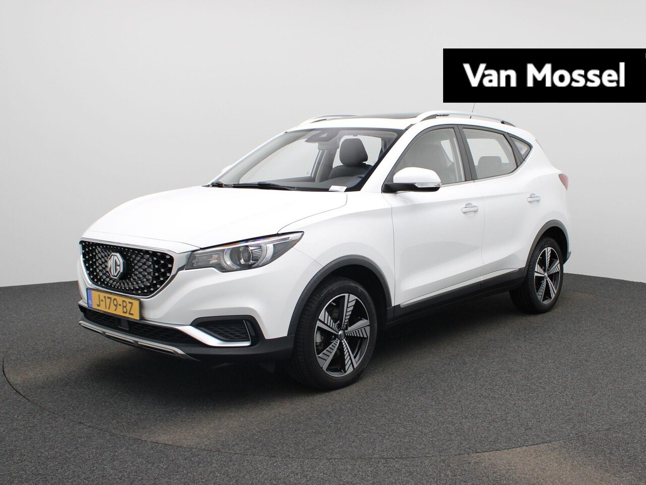 MG ZS - Luxury 45 kWh | 1e-Eigenaar | Leder | Navi | Panoramadak | Apple CarPlay | Camera | Adapti - AutoWereld.nl
