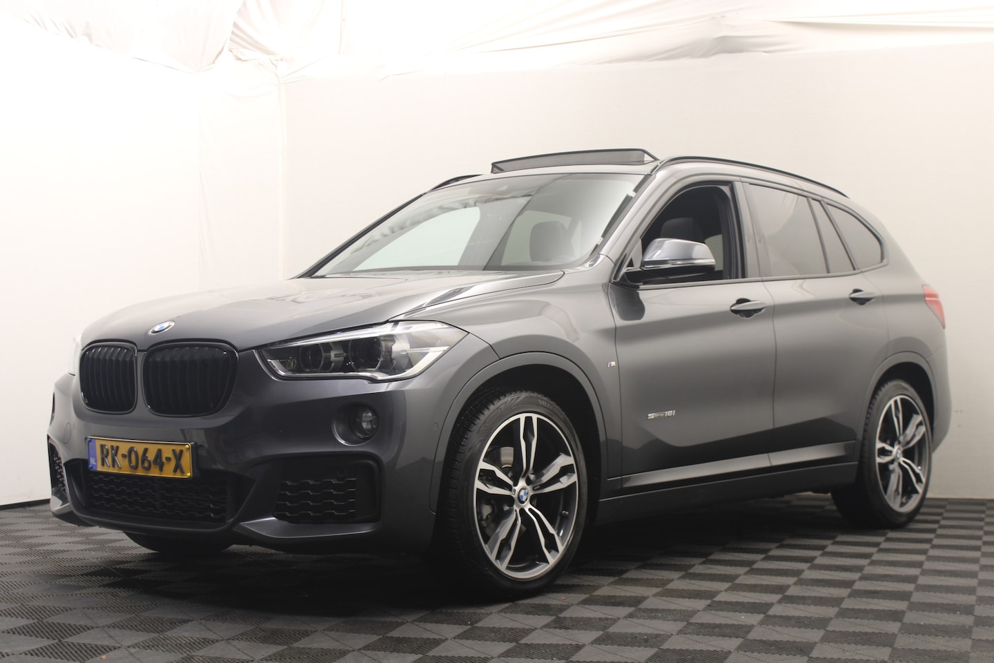 BMW X1 - sDrive18i High Executive |M-Sport| - AutoWereld.nl