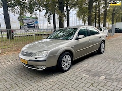 Ford Mondeo - 1.8-16V First Edition NAP NIEUWE APK CRUISE CLIMA MF STUUR VOORRUIT VERWARMING RADIO CD AU