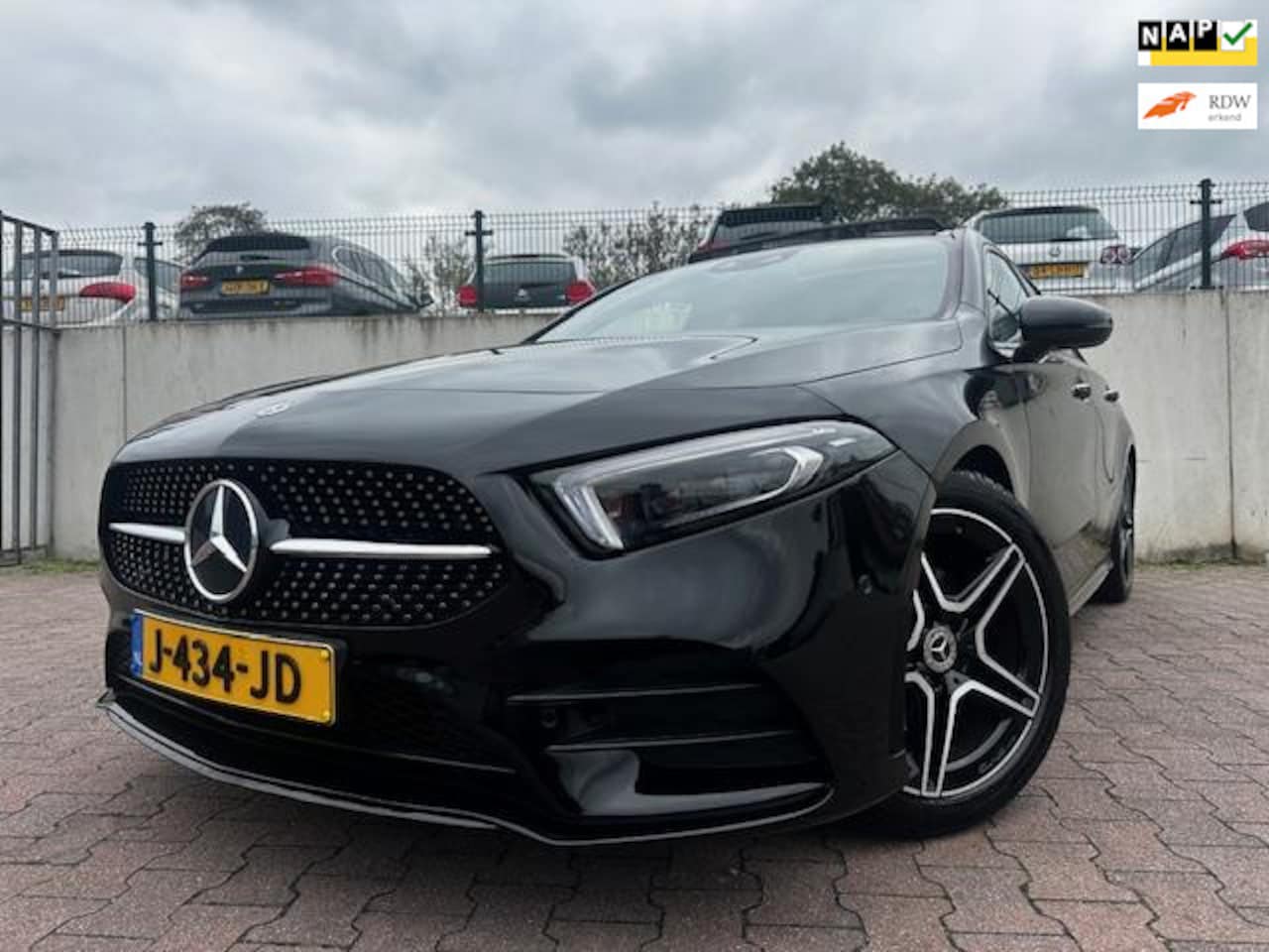 Mercedes-Benz A-klasse - 200 Business Solution AMG/PANO/SFEER VERLICHTING/VIRTUAL DASH/1STE EIGENAAR/NL AUTO/NAP/ - AutoWereld.nl