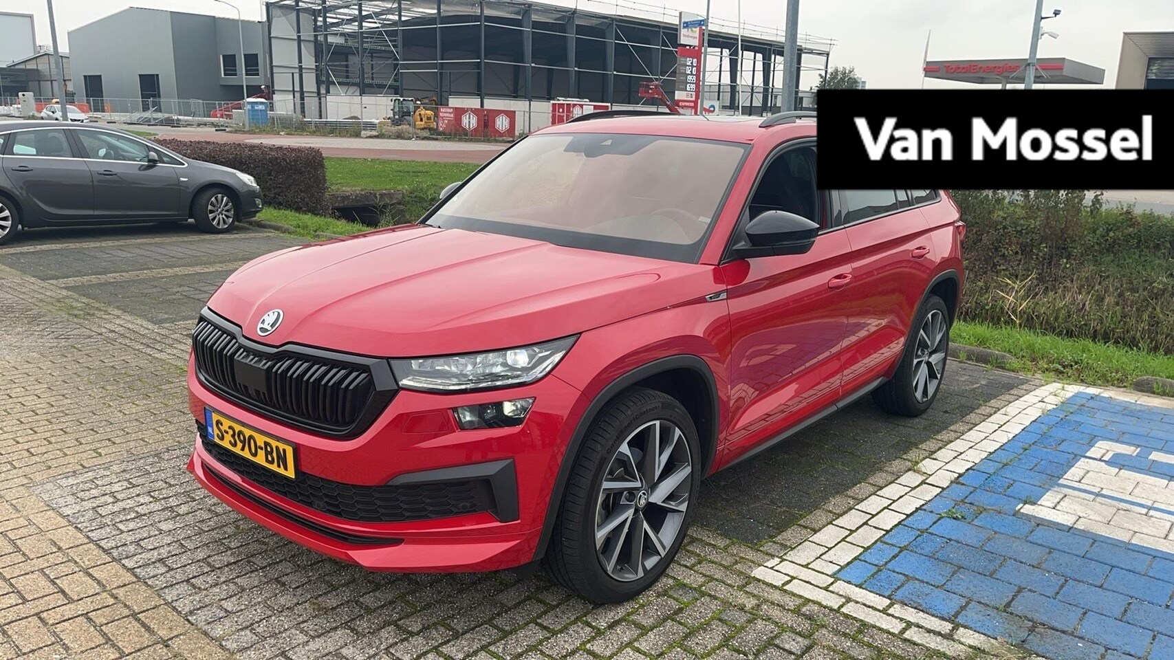 Skoda Kodiaq - 1.5 TSI Sportline Business Panoramadak | Lederen sportinterieur | metallic lak - AutoWereld.nl
