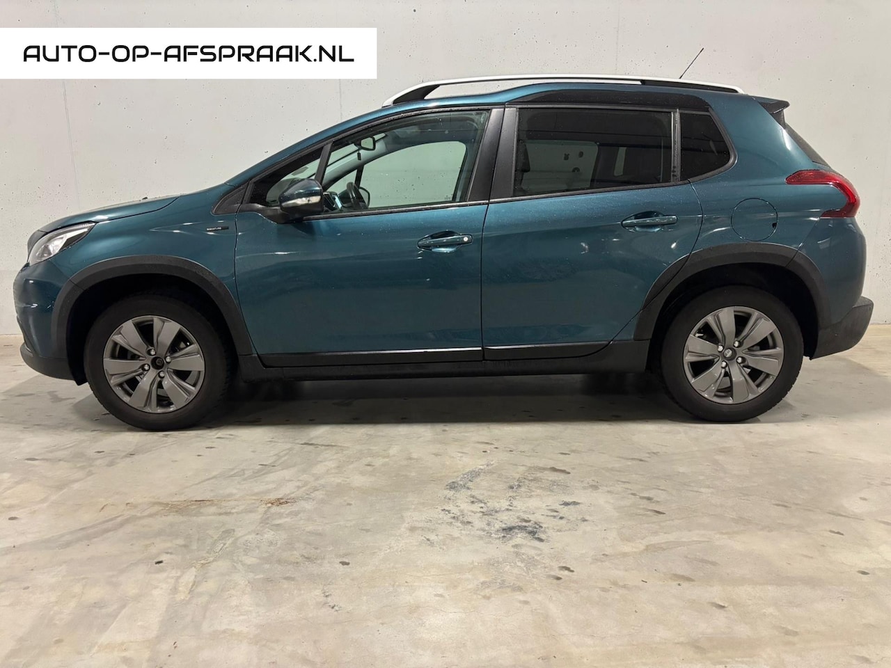 Peugeot 2008 - 1.2 PureTech Signature Navi Clima Cruise - AutoWereld.nl