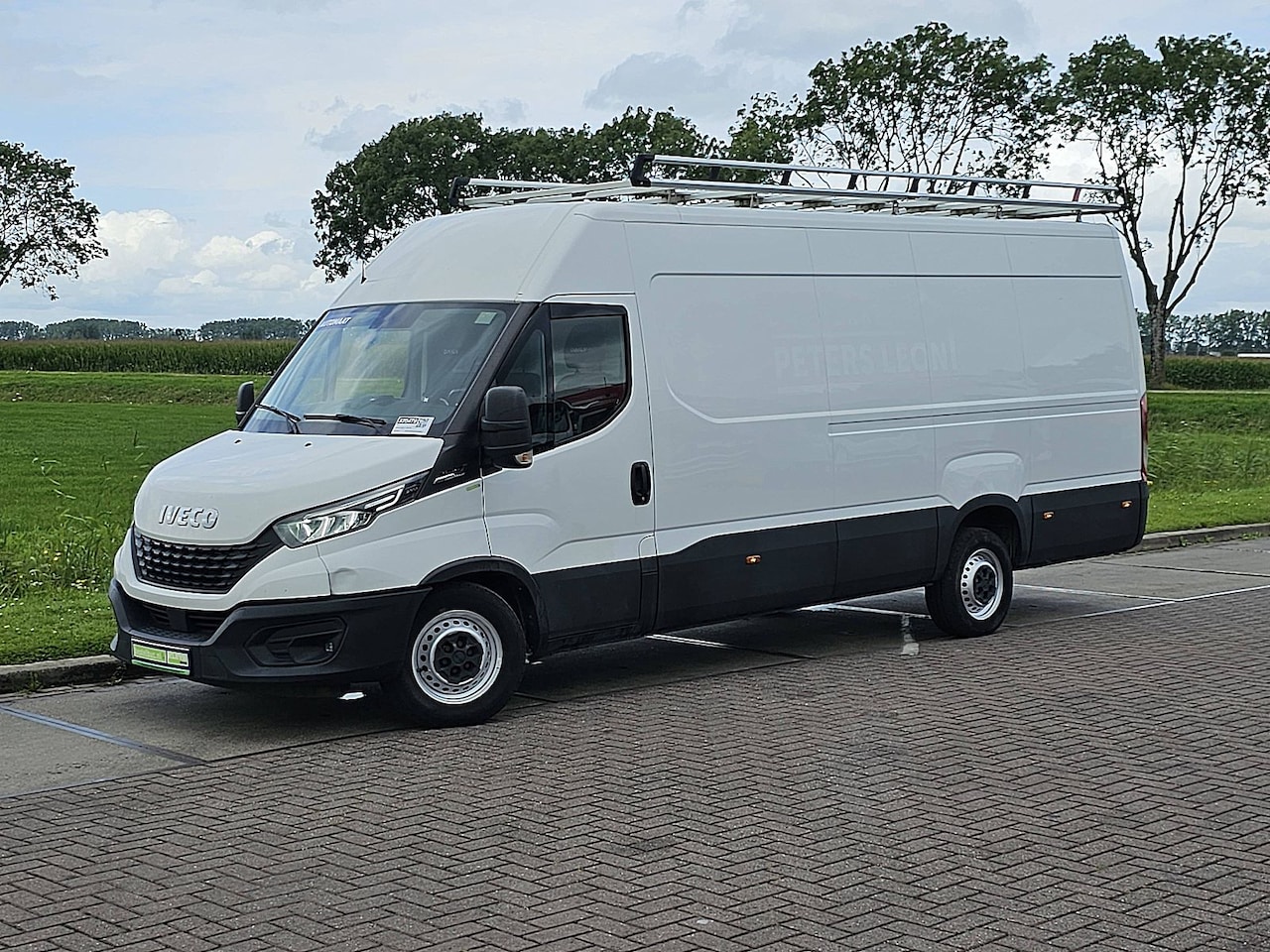 Iveco Daily - 35S18HV 3.0 L5H3 ac automaat EURO6 cruisecontrol bluetooth carplay 3.0 ltr 3500 kg trekhaa - AutoWereld.nl