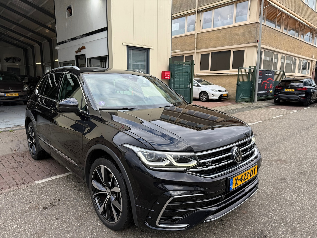 Volkswagen Tiguan - 1.4 TSI eHybrid R-Line Business+ Pano Garantie - AutoWereld.nl