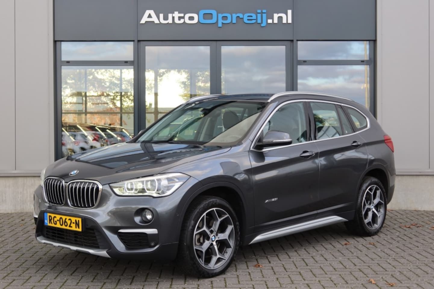 BMW X1 - xDrive20i AUTOMAAT High Executive 192pk NAVI, Leder, Cruise, Stoelverwarming - AutoWereld.nl