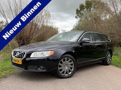 Volvo V70 - 1.6 T4 Limited Edition Automaat / Leder / Navi / 17" Velgen / Clima / Stoelverwarming / Tr