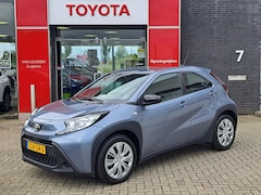 Toyota Aygo X - Play APPLE/ANDROID PARKEERCAMERA AD-CRUISE AIRCO HOGE-INSTAP NL-AUTO