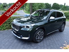 BMW X1 - sDrive18i '23 FULL LEER, PANO, ADAPT, TREKH, NIEUWST