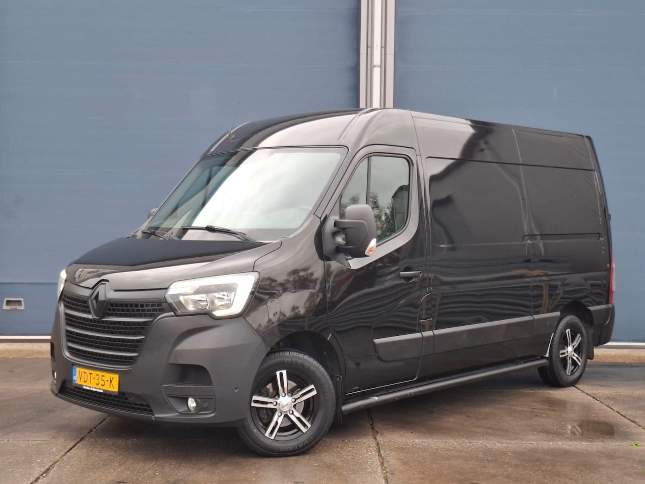 Renault Master - T35 2.3 dCi 180 L2H2 Energy AIRCO / CRUISE CONTROLE / CAMERA / NAVI / TREKHAAK / 3 ZITS - AutoWereld.nl