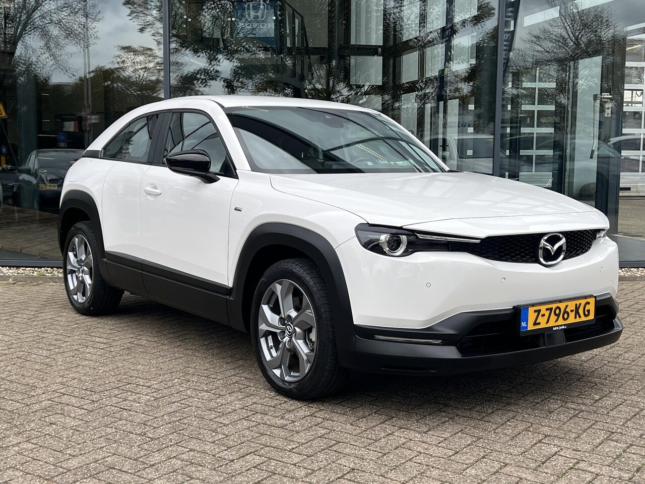 Mazda MX-30 - e-SkyActiv EV 145 Prime-line 36 kWh AUTOMAAT | PARKEERSENSOREN V+A | DODEHOEKDETECTIE | AC - AutoWereld.nl