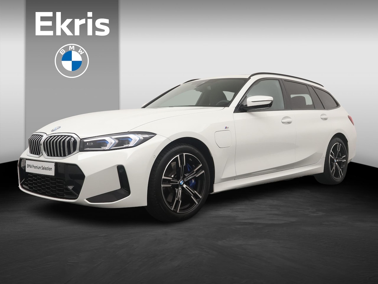 BMW 3-serie Touring - 330e M-Sportpakket | Panoramadak | HiFi | Driving Assistant | Elektrische stoelen | - AutoWereld.nl